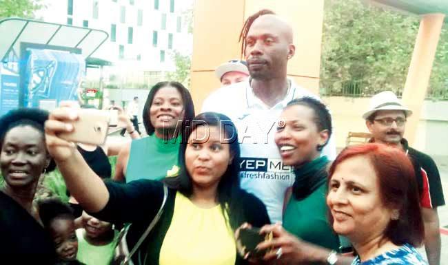 Fans surround Curtly Ambrose for a selfie