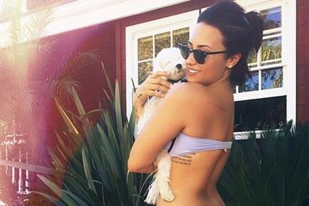 Demi Lovato flaunts toned body in a bikini