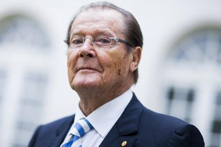 Roger Moore denies making racist comment about Idris Elba