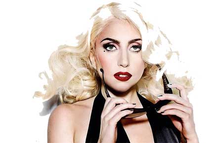 Lady Gaga suffers wardrobe malfunction