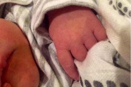Carrie Underwood gives birth to baby boy, shares his photo