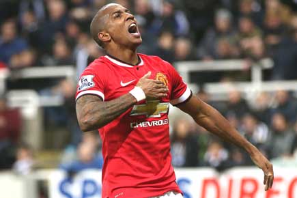 EPL: Young leaves it late as Manchester United down Newcastle