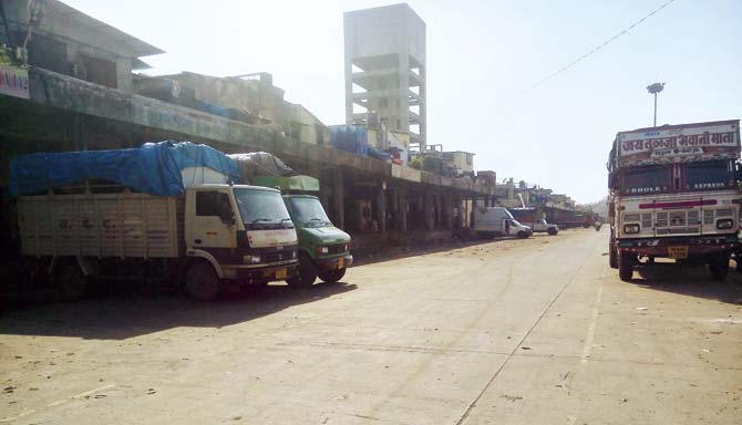 Usually, over 500 trucks arrive at APMC market on a daily basis. On Monday it bore an almost deserted look