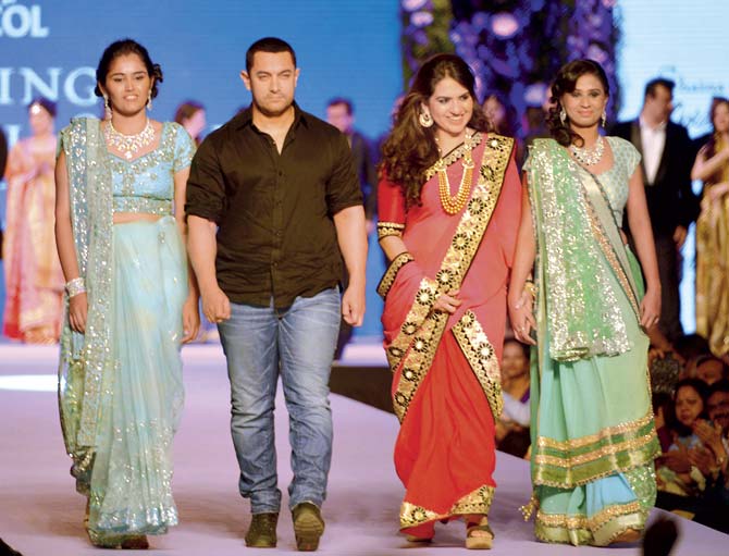 Aamir Khan and Shaina NC walking the ramp with blood cancer survivors