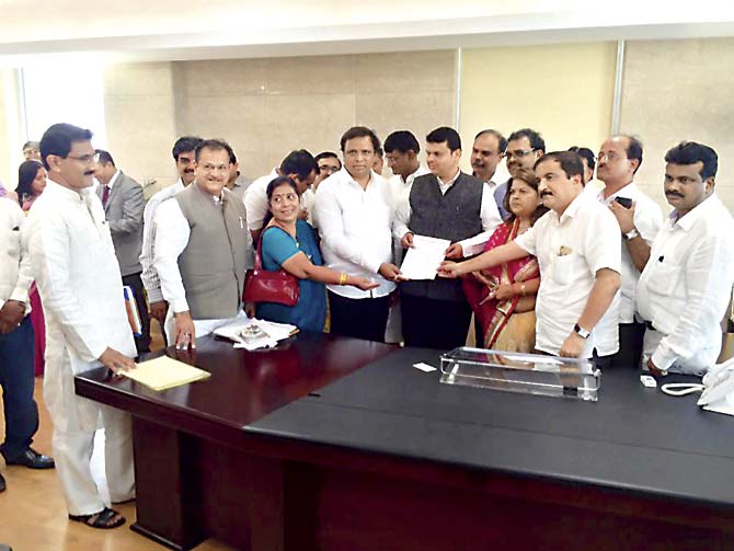 City BJP chief Ashish Shelar posted this picture on Twitter, stating he led a delegation to the CM regarding the Aarey Milk Colony