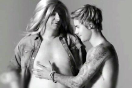 Justin Bieber groped by a creepy guy