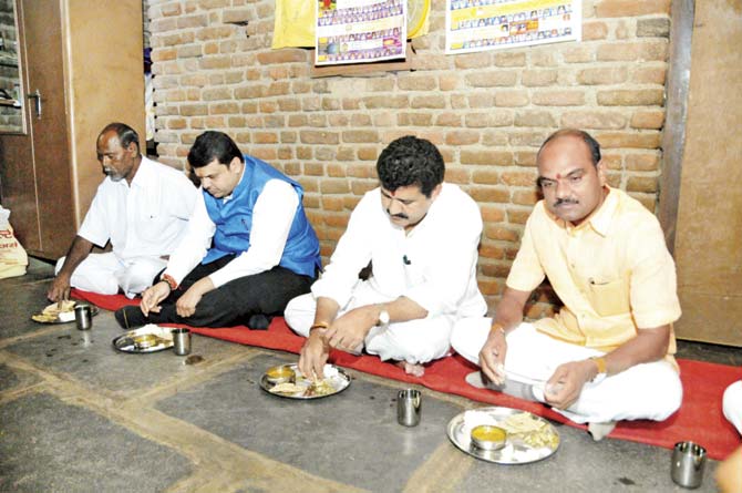 CM Devendra Fadnavis dining in simple style
