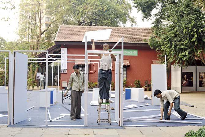 Workers took apart and packed the entire set up at the Dr Bhau Daji Lad Museum in Byculla after the venue for the fashion week’s finale was abruptly shifted yesterday. Pic/Atul Kamble