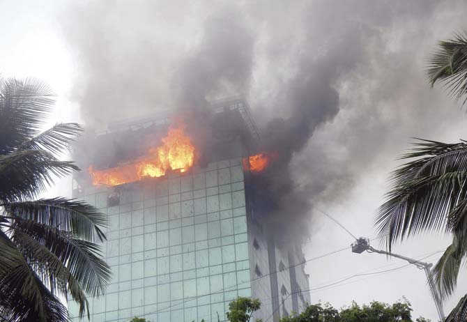 A senior fire official said the signal issue had been faced by firefighters engaged in dousing last year’s Lotus Business Park fire in Andheri as well. File pic