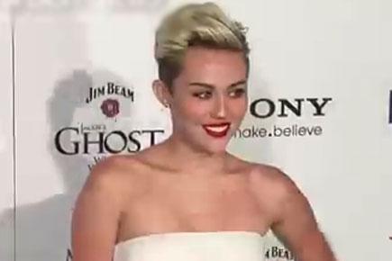 Miley Cyrus mocks Kim Kardashian's platinum blonde hair
