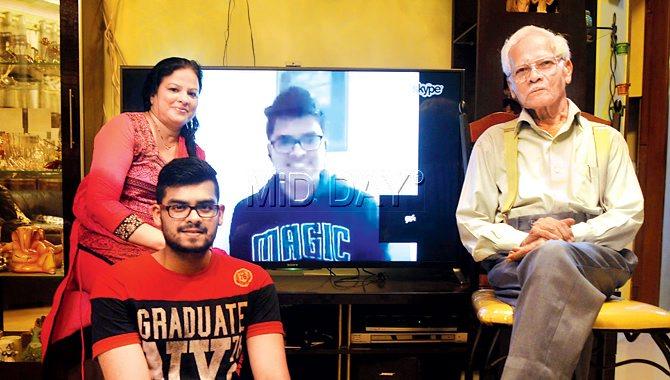 Rahul Sadwelkar’s family in Kandivli, with Rahul seen on the screen via Skype. Pic/Nimesh Dave