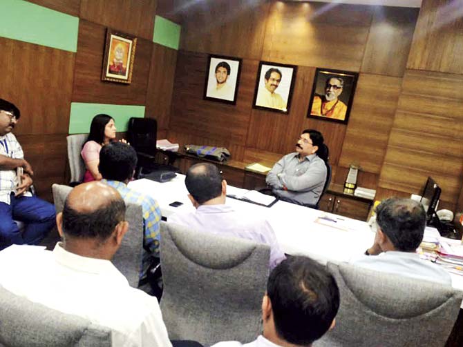Meanwhile, Shiv Sainiks tweeted this picture of a ‘pre-decided’ meeting of Sena minister Ravindra Waikar with MMRC MD Ashwini Bhide, to issue a stop work order for the depot at Aarey Colony