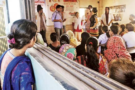 Mumbai: Woman who overcame TB, lost two siblings, now counsels patients