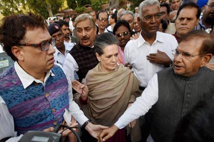 Sonia Gandhi leads Opposition parties in march against Land Bill in Delhi