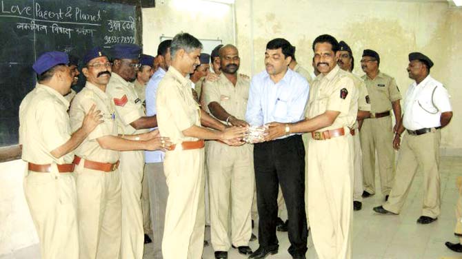 Officers from the Worli Traffic police take an oath to get rid of their addictions