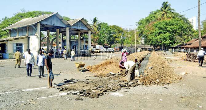 The uneven ground at Tardeo RTO will be levelled and then converted to a concrete surface. Pic/Datta KumbharThe uneven ground at Tardeo RTO will be levelled and then converted to a concrete surface. Pic/Datta Kumbhar