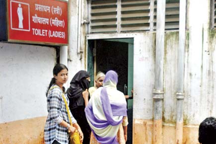 Mumbai: Commuters hassled by Kurla railway station's bundle of woes 