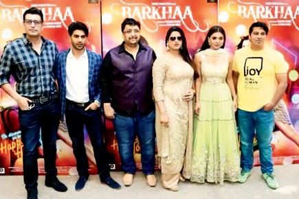 Ranjeet and Arun Bakshi at the premiere of 'Barkhaa'