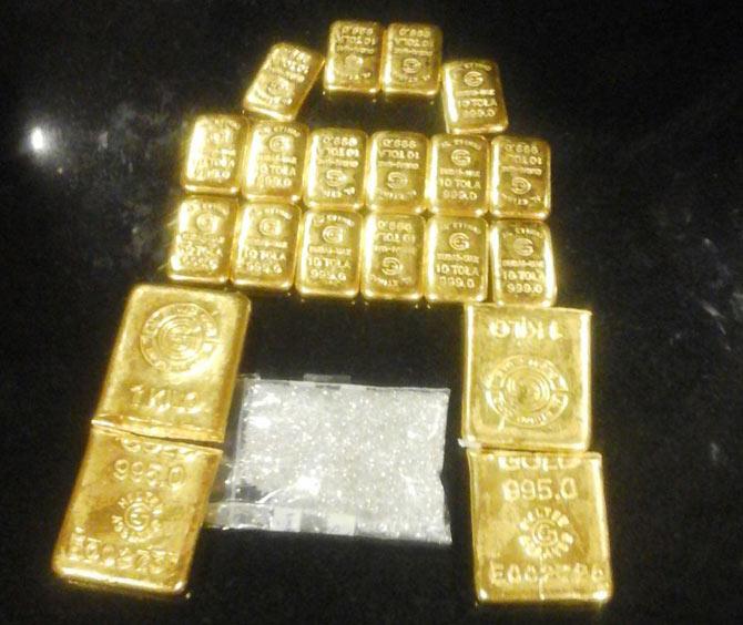 Gold smuggling racket busted at Mumbai airport