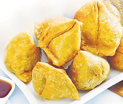 Paneer Moongdal Samosa