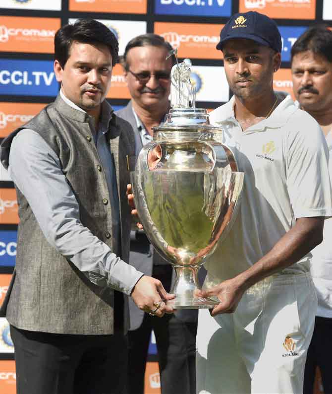 R Vinay Kumar with Ranji Trophy