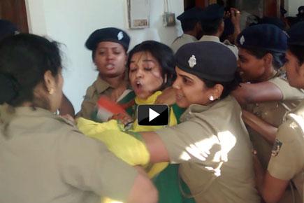 Video: Ruckus at BMC as women Congress corporators protest suspension