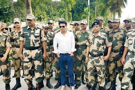 Manoj Bajpayee pays a surprise visit to an army camp!