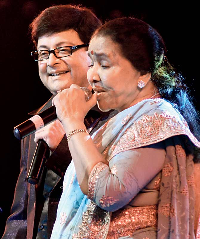 Asha Bhosle and Sachin Pilgaonkar