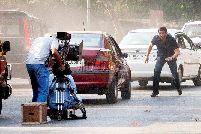 Sunny Deol filming an action scene for Ghayal Returns in Mumbai. PIC/satyajit desai