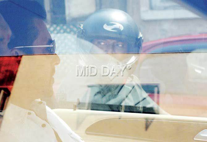 Salman Khan leaves his Bandra residence on his way to the Sessions court yesterday. Pic/Satyajit Desai