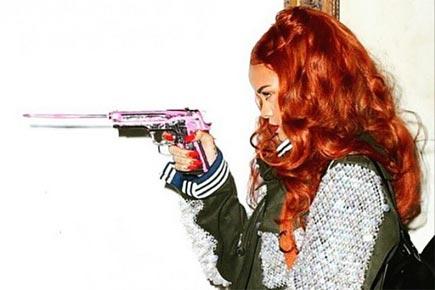 Rihanna posts daring gun-toting photo on Instagram