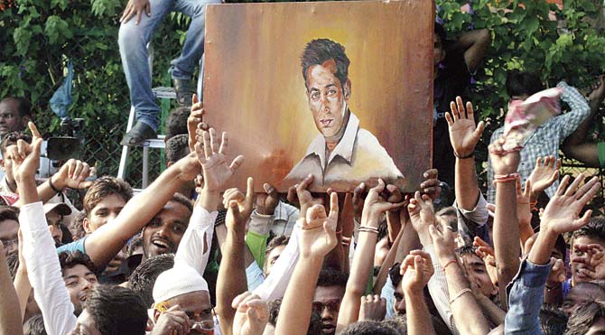 Salman Khan’s fans celebrate outside his residence after the Bombay High Court suspended the actor’s five-year prison sentence in the hit-and-run case on Friday. Pic/PTI