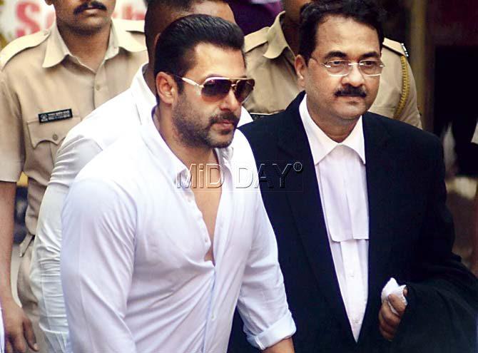 Salman Khan and his lawyer Shrikant Shivade come out of the Sessions court after the actor’s successful bail plea hearing on Friday. Pic/Bipin Kokate