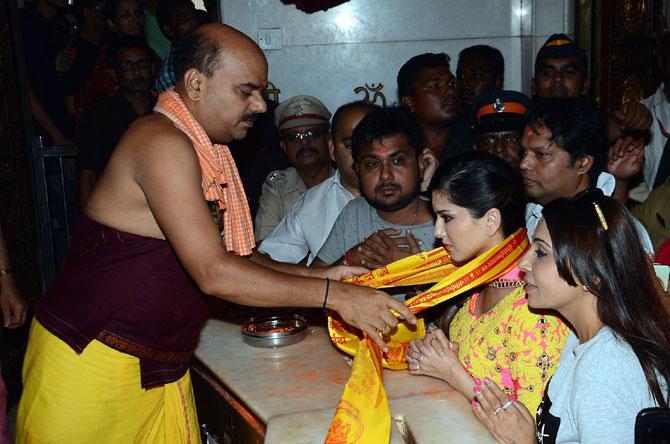 Sunny Leone at Siddhivinayak temple in Prabhadevi, Mumbai