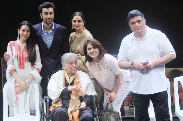 Shashi Kapoor with Karisma Kapoor, Ranbir Kapoor, Rekha and Shashi Kapoor