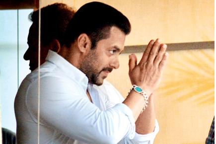 Salman Khan thanks fans for standing with him in his trying times