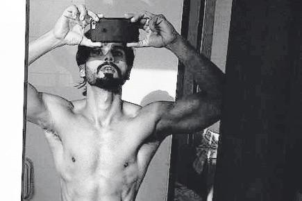 Shahid Kapoor flaunts his toned physique after recovering from fever