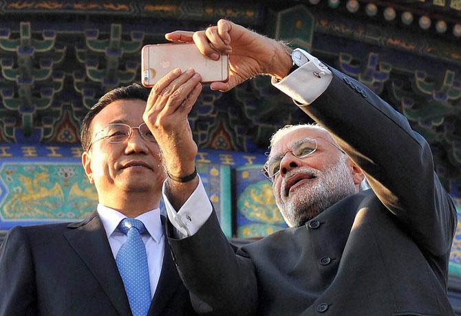 Prime Minister Narendra Modi taking selfie with Chinese Premier Li Keqiang during a visit to the Temple of Heaven in Beijing on Friday. Pic/PTI