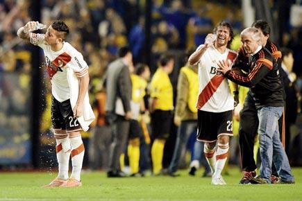 River Plate players attacked with pepper spray by rival fans  