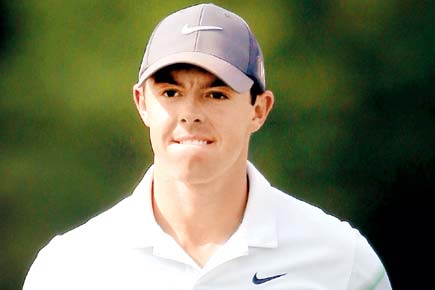 Rory McIlroy shoots 11 birdies for course-record 61