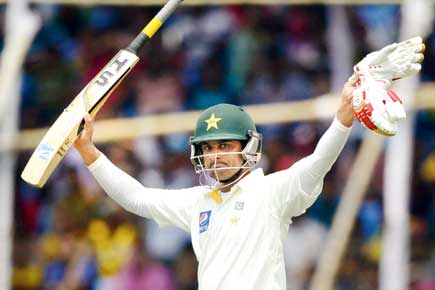 Hafeez double-ton powers Pakistan in first Test vs Bangladesh