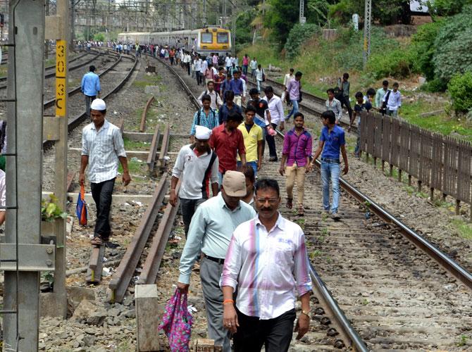 Mumbai: Technical snag delays Central Railway train services 