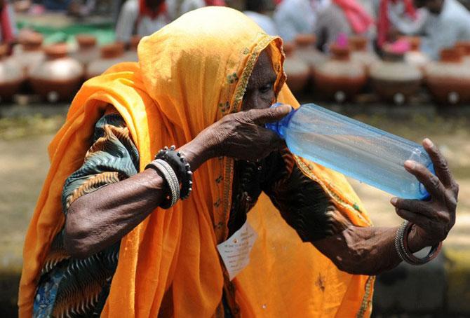Heat wave kills 90 more in Andhra, Telangana, toll crosses 800