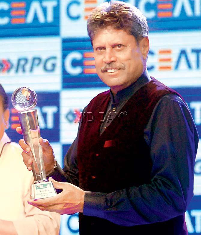 Kapil Dev with his lifetime award