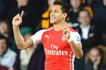 Arsenal's Alexis Sanchez wins fans' Player of the Year award