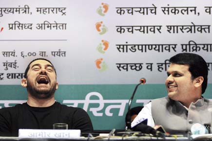CM Devendra Fadnavis seems to have Aamir Khan in splits!