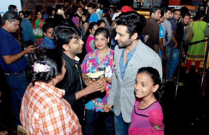Jackky Bhagnani with winners of  mid-day Premiere Nights