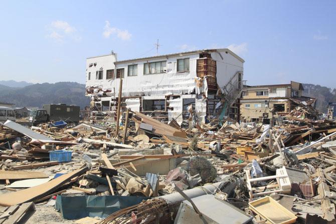 7.8 magnitude earthquake shakes buildings in Tokyo