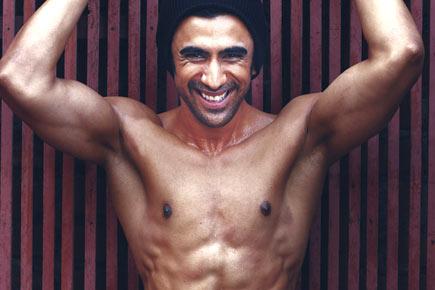 Amit Sadh flaunts a six-pack