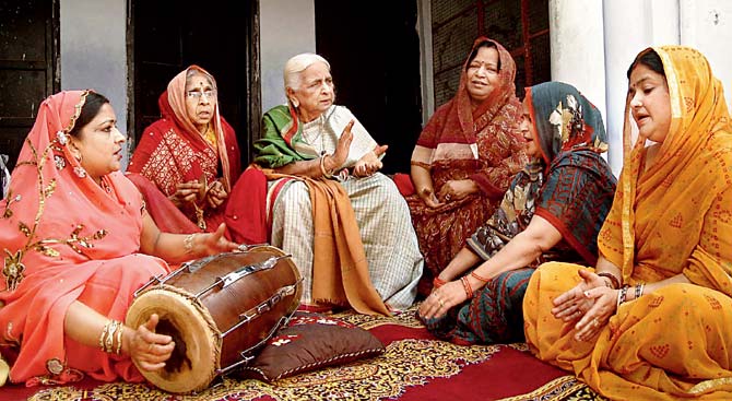 Girija Devi (third from left) in a music session as part of the documentary